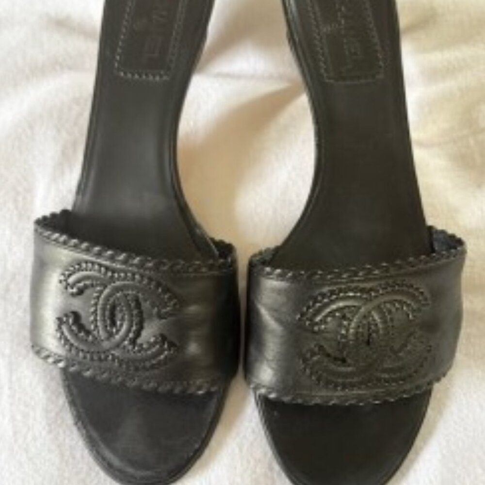 Chanel black leather kit heel slides Size 40